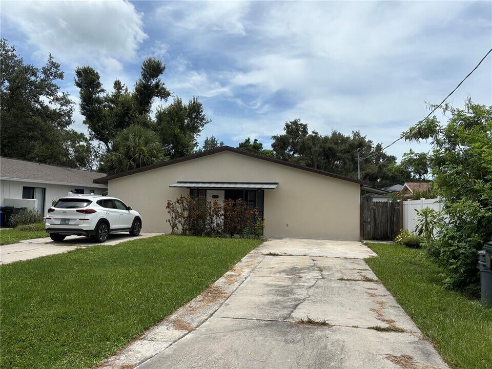 1970 Debbie St in Sarasota, FL - Building Photo