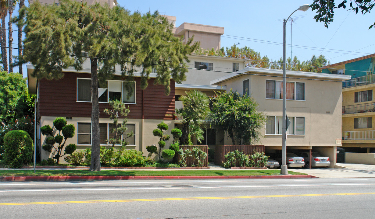 9033 W 3rd St in Los Angeles, CA - Building Photo