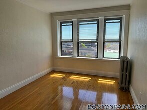 17-19 Washington St., Unit 512 in Malden, MA - Foto de edificio - Building Photo