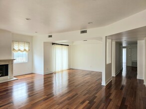 10772 Massachusetts Ave, Unit 200 in Los Angeles, CA - Building Photo - Building Photo