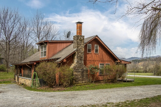 2859 Hannah Ford Rd in Brevard, NC - Building Photo - Building Photo