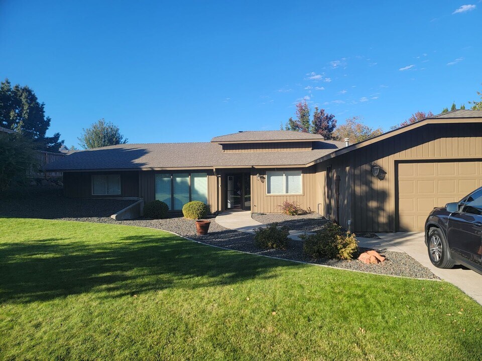 4821 E Sumac Dr in Spokane, WA - Building Photo