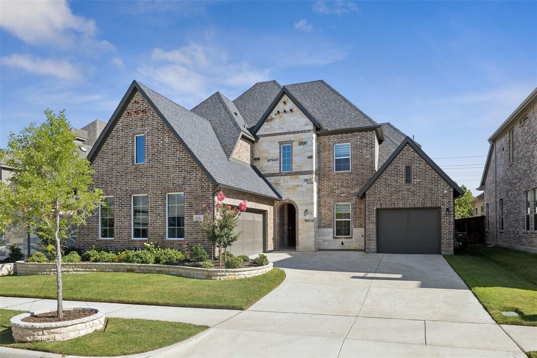 2521 Hampstead Ln in Carrollton, TX - Building Photo