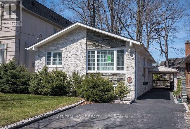 222 DUNVIEW Ave in Toronto, ON - Building Photo - Building Photo