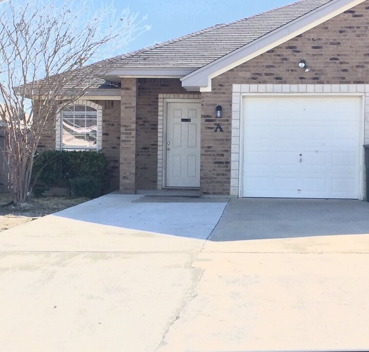 1910 Charleston Ct in Killeen, TX - Building Photo