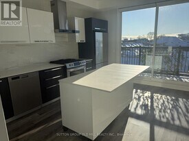 20 Avon Dr in Toronto, ON - Building Photo