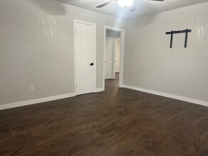 208 Walnut St in Lake Jackson, TX - Building Photo - Building Photo