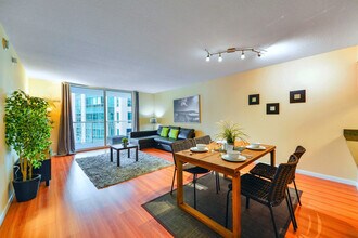 1200 Brickell Bay Dr in Miami, FL - Building Photo - Building Photo