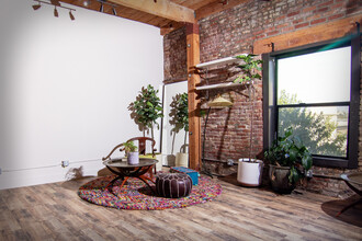 The Newberry Lofts / Artist Loft Apartments in Los Angeles, CA - Foto de edificio - Building Photo