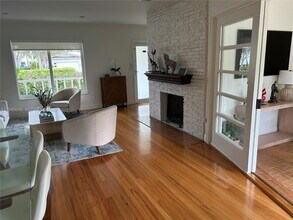 1240 S Alhambra Cir in Coral Gables, FL - Building Photo - Building Photo