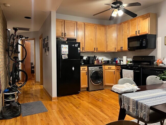 2747 W Le Moyne St in Chicago, IL - Building Photo - Building Photo