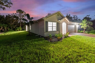 3242 S San Mateo Dr in North Port, FL - Building Photo - Building Photo