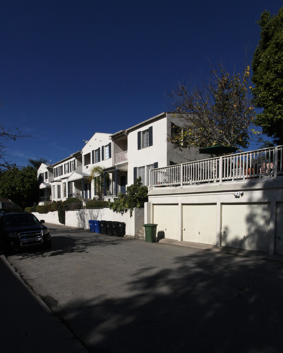 2070-2074 N Commonwealth Ave in Los Angeles, CA - Building Photo