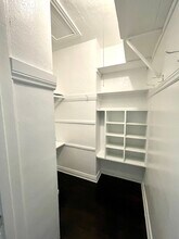 717 N Ridgewood Pl, Unit 717 in Los Angeles, CA - Building Photo - Building Photo