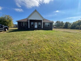 409 Birch St in Lafayette, TN - Building Photo