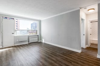 91 Wellesley Street in Toronto, ON - Building Photo - Interior Photo