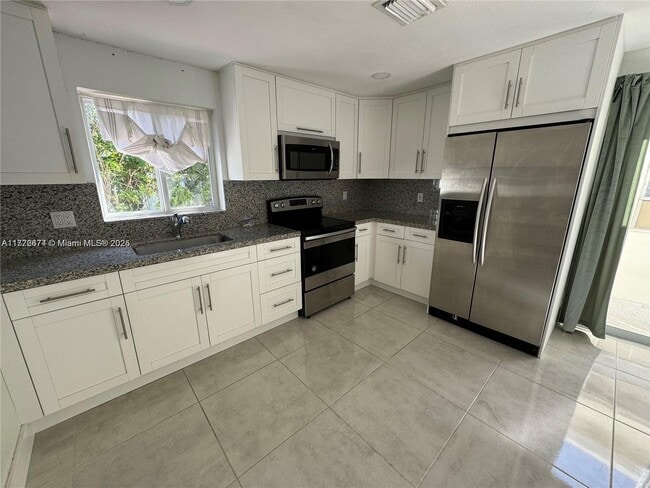 11138 SW 6th St in Miami, FL - Building Photo - Building Photo