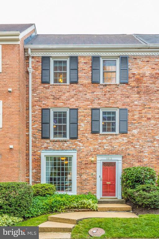 6813 Market Square Dr in McLean, VA - Building Photo - Building Photo