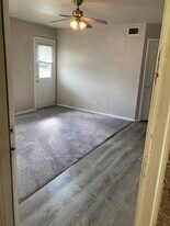 2330 N Jefferson Ave in Mount Pleasant, TX - Building Photo