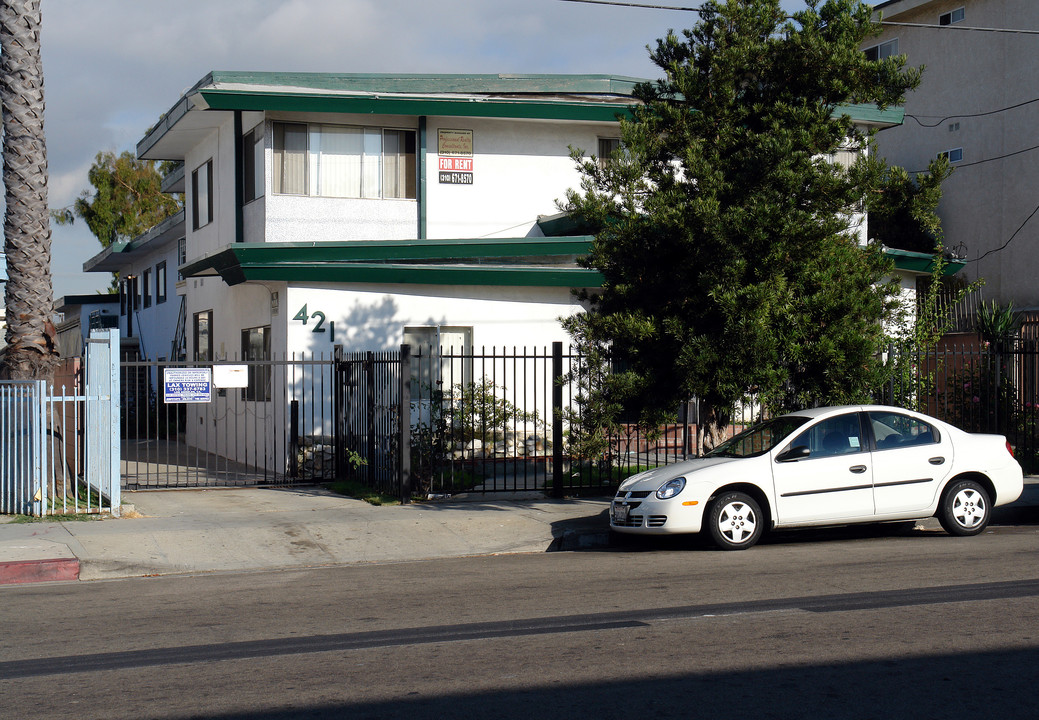 421 Venice Way in Inglewood, CA - Building Photo