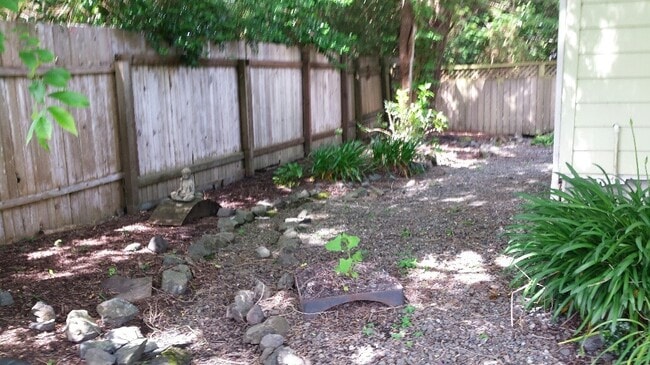1485 Chester Ave in Arcata, CA - Building Photo - Building Photo