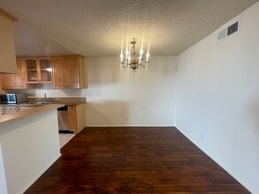 5330 Zelzah Ave, Unit 4 in Encino, CA - Building Photo - Building Photo