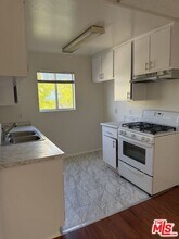 982 S New Hampshire Ave in Los Angeles, CA - Building Photo - Building Photo