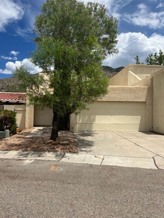 13245 Executive Ridge Dr NE in Albuquerque, NM - Building Photo