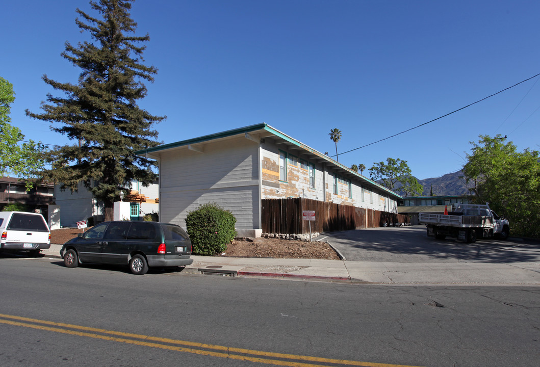 De La Vina Apartments in Santa Barbara, CA - Building Photo