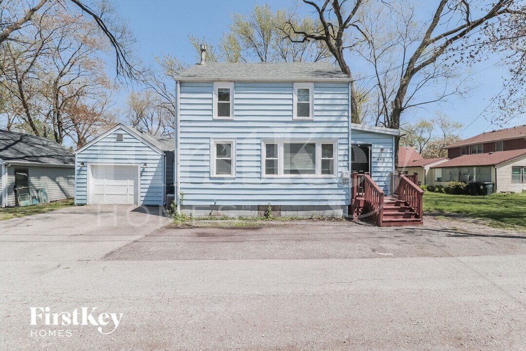 446 Barron St in Bensenville, IL - Foto de edificio