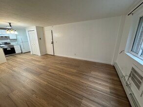 361 Faneuil St, Unit 12 in Boston, MA - Foto de edificio - Building Photo