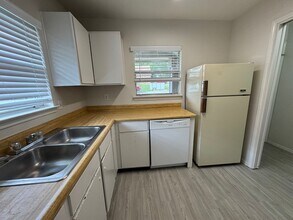 14422 Woods Hole Dr in San Antonio, TX - Building Photo - Building Photo