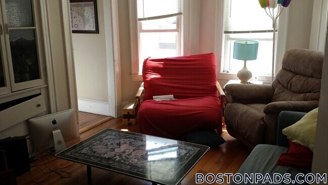 101 Heath St, Unit 3 in Somerville, MA - Building Photo - Building Photo