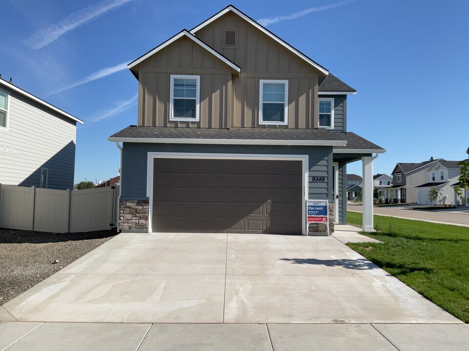9348 W Shumard St in Star, ID - Building Photo