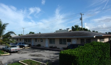 Golden Coach Apartments in Miramar, FL - Building Photo - Building Photo