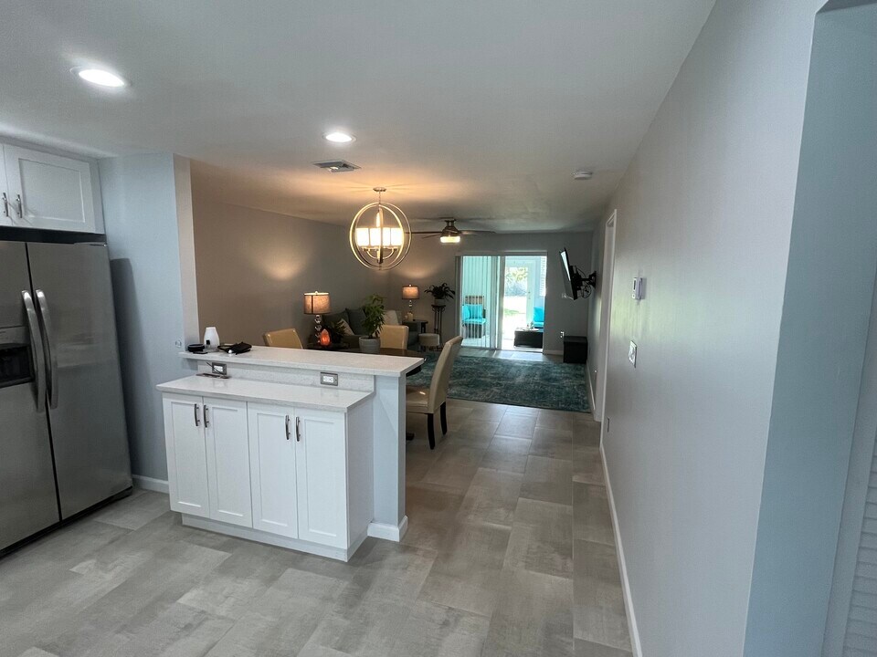 401 SW Natura Ave, Unit C in Deerfield Beach, FL - Building Photo