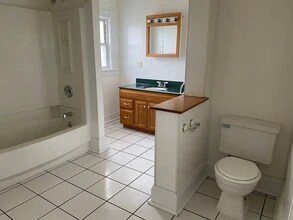 1251 Plainfield Ave NE in Grand Rapids, MI - Building Photo - Building Photo