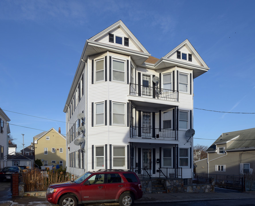 33 Fruit St in New Bedford, MA - Building Photo