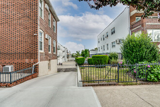 1102 Bay Ridge Pky in Brooklyn, NY - Building Photo - Building Photo