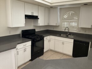 9554 Adobe Arch Ct in Las Vegas, NV - Building Photo - Building Photo