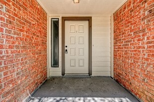 9814 Paddock Park Dr in Houston, TX - Building Photo