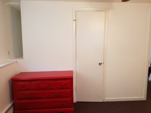 73 Hathaway Cir in Arlington, MA - Building Photo - Building Photo