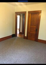 876 Yale Ct, Unit #1 in Dubuque, IA - Foto de edificio - Building Photo