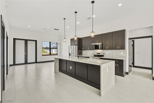 3015 3rd St SW in Lehigh Acres, FL - Building Photo - Building Photo