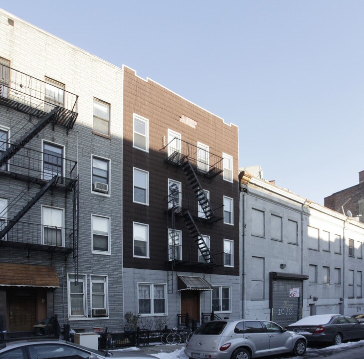1072 Lorimer St in Brooklyn, NY - Building Photo