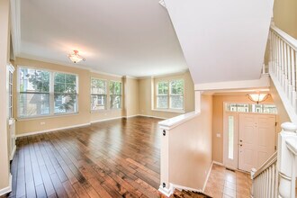 5565 Cambridge Way in Hanover Park, IL - Building Photo - Building Photo
