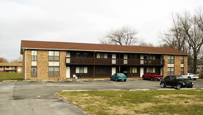 1045 Brookshire Ct in Belleville, IL - Foto de edificio - Building Photo