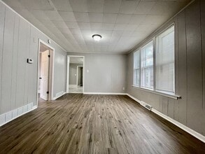 933 W Southern Ave in Muskegon, MI - Building Photo - Building Photo