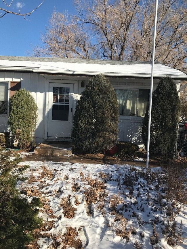 property at 1225 S Arp Ave