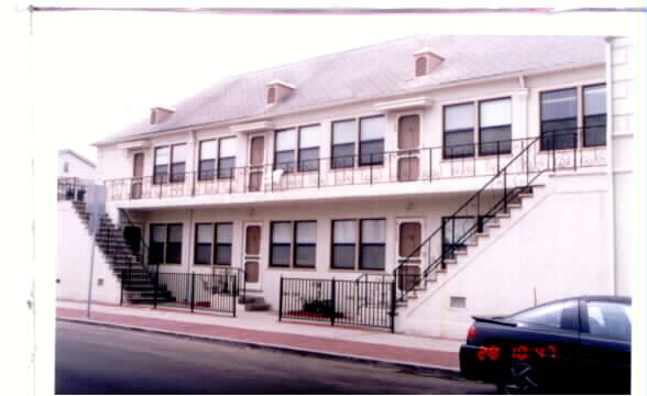 5112-5128 E 1st St in Long Beach, CA - Building Photo